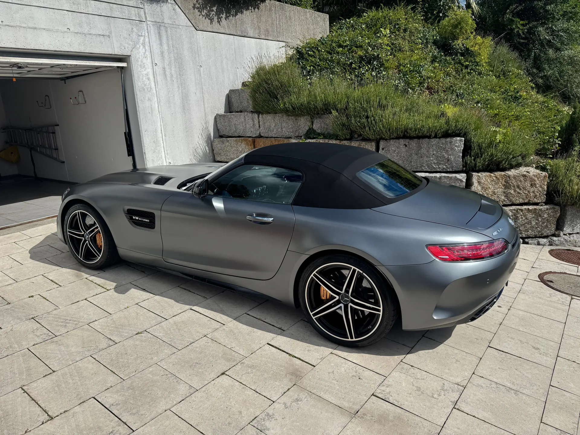 Mercedes-AMG GT C Cabriolet — Un bolide décapotable de 557 ch, kilométrage remarquable