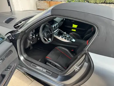 Mercedes-AMG GT C Cabriolet — Un bolide décapotable de 557 ch, kilométrage remarquable — vista posteriore