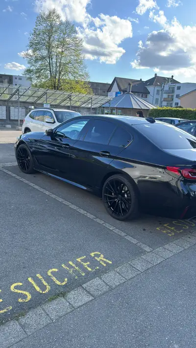BMW 545e xPure M Sport — Berline hybride rechargeable haute performance, 66000 km — arrière