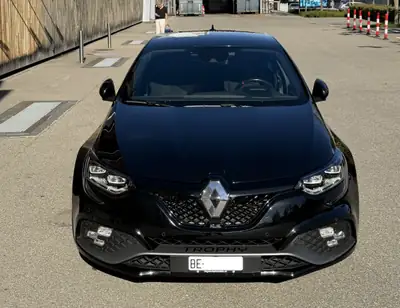 Renault Megane 1.8 T RS Trophy EDC — 300 ch de pure performance sportive — vue extérieure