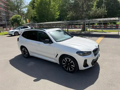BMW iX3 E-Motor M-Paket — SUV électrique performant, 129 300 km, traction arrière — interni