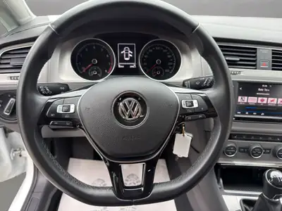 VW Golf 1.2 TSI Comfortline — Citadine fiable, faible kilométrage et équipée — Miniatura 10
