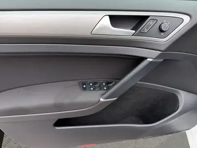VW Golf 1.2 TSI Comfortline — Citadine fiable, faible kilométrage et équipée — Miniatura 12