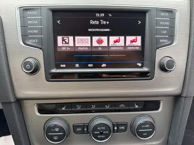VW Golf 1.2 TSI Comfortline — Citadine fiable, faible kilométrage et équipée — Miniatura 15