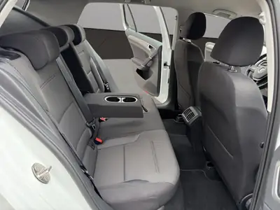 VW Golf 1.2 TSI Comfortline — Citadine fiable, faible kilométrage et équipée — Miniatura 18