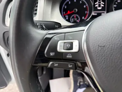 VW Golf 1.2 TSI Comfortline — Citadine fiable, faible kilométrage et équipée — Miniatura 22
