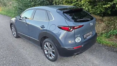 MAZDA CX-30 2.0 122 Revolution AWD — SUV compact hybride mild, 51'000 km seulement — Heckansicht