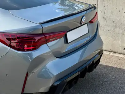 BMW M4 Competition xDrive 2024 — Coupé haute performance, 26'000 km seulement — vista posteriore