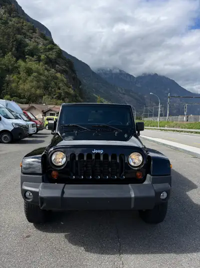 Jeep Wrangler 2.8 CRD Sahara — 4x4 diesel automatique, 79'000 km seulement — intérieur