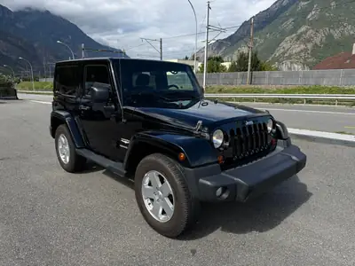 Jeep Wrangler 2.8 CRD Sahara — 4x4 diesel automatique, 79'000 km seulement — tableau de bord