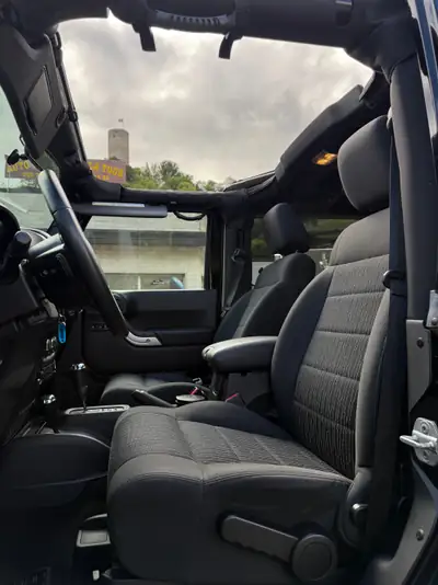 Jeep Wrangler 2.8 CRD Sahara — 4x4 diesel automatique, 79'000 km seulement — Miniature 10