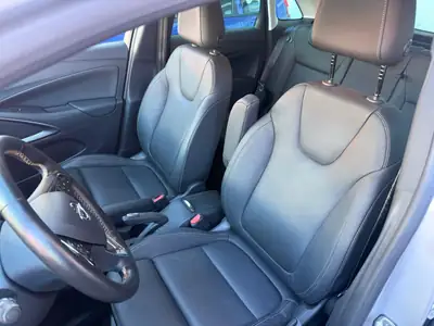 Opel Crossland X 1.2T Ultimate — SUV compact dynamique, entretien complet à jour — intérieur