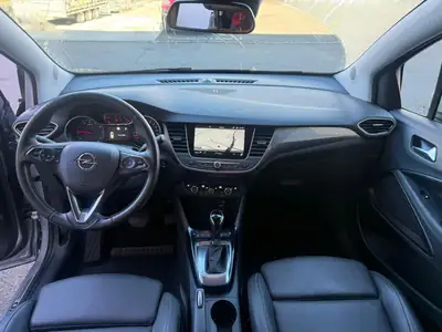 Opel Crossland X 1.2T Ultimate — SUV compact dynamique, entretien complet à jour — tableau de bord