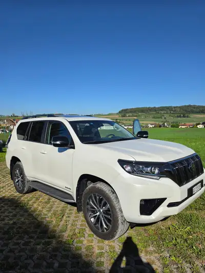 Toyota Land Cruiser 2.8 D 204 Invincible — Le SUV 7 places incontournable, diesel robuste — vista esterna