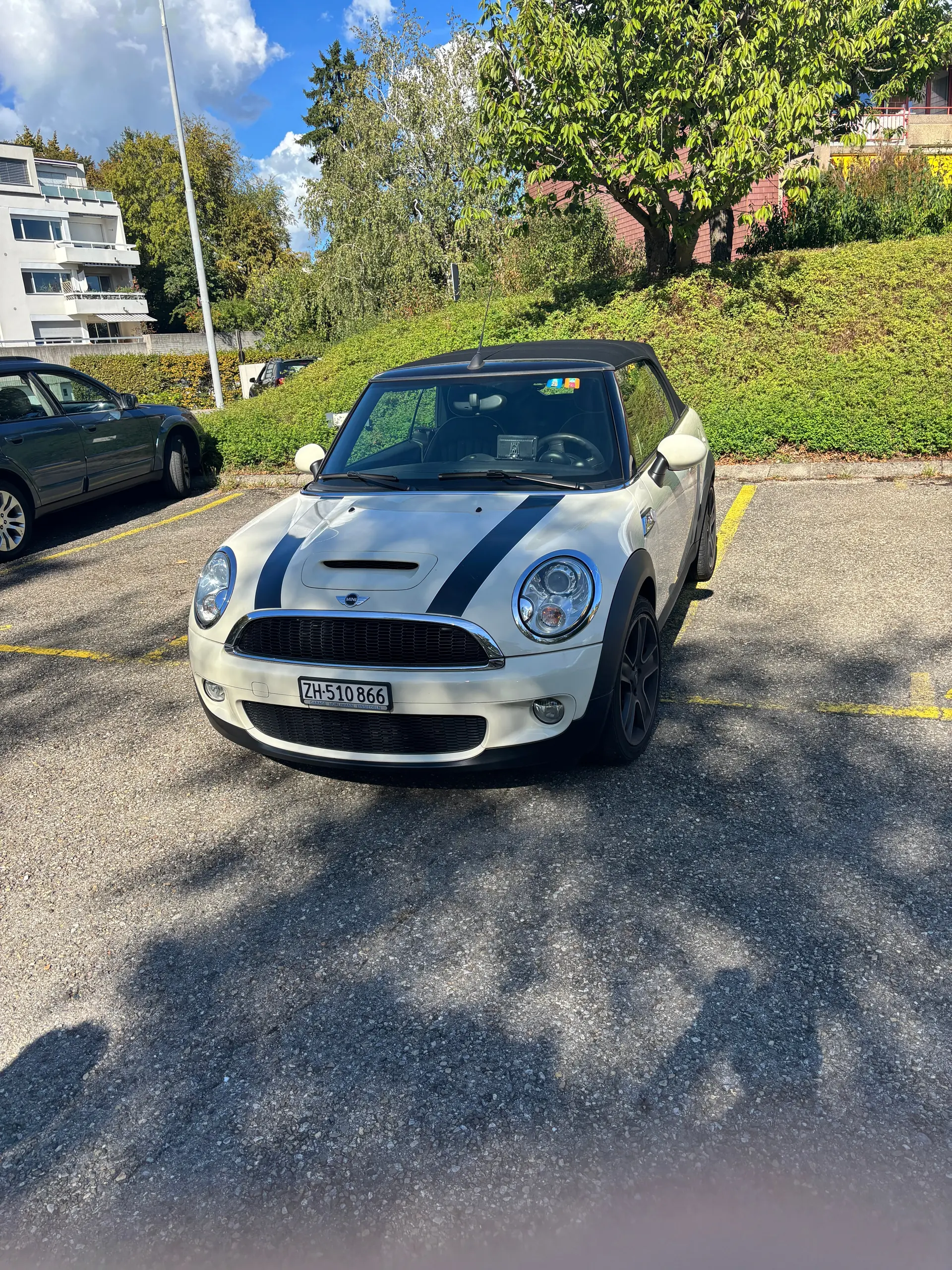 MINI Cooper S Cabrio 1.6i — Cabriolet British chic, moteur 174 ch, 63 500 km — vue extérieure
