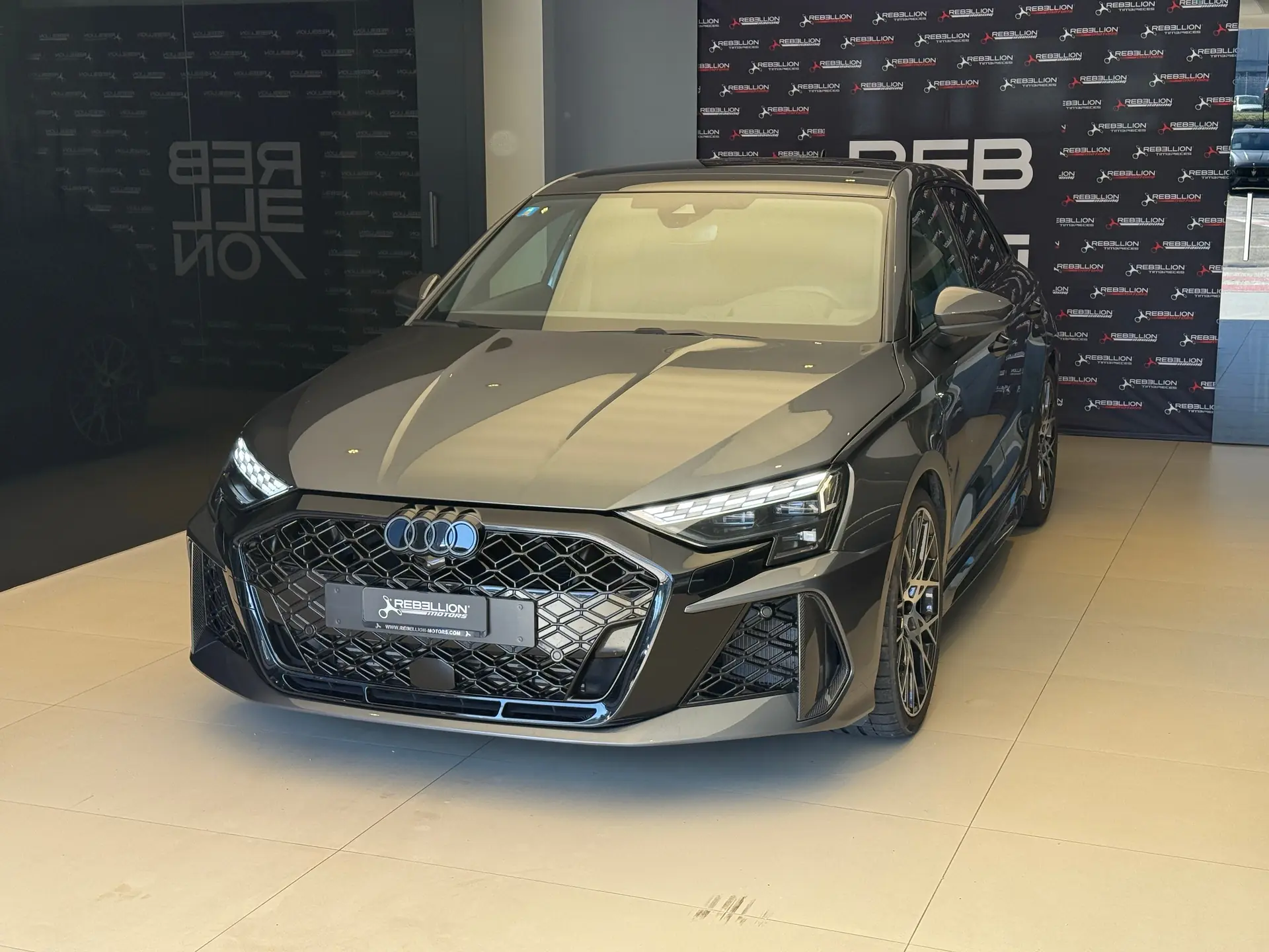 Audi RS3 Sportback 2.5 TSI — 400 ch, Full Carbon, première main suisse