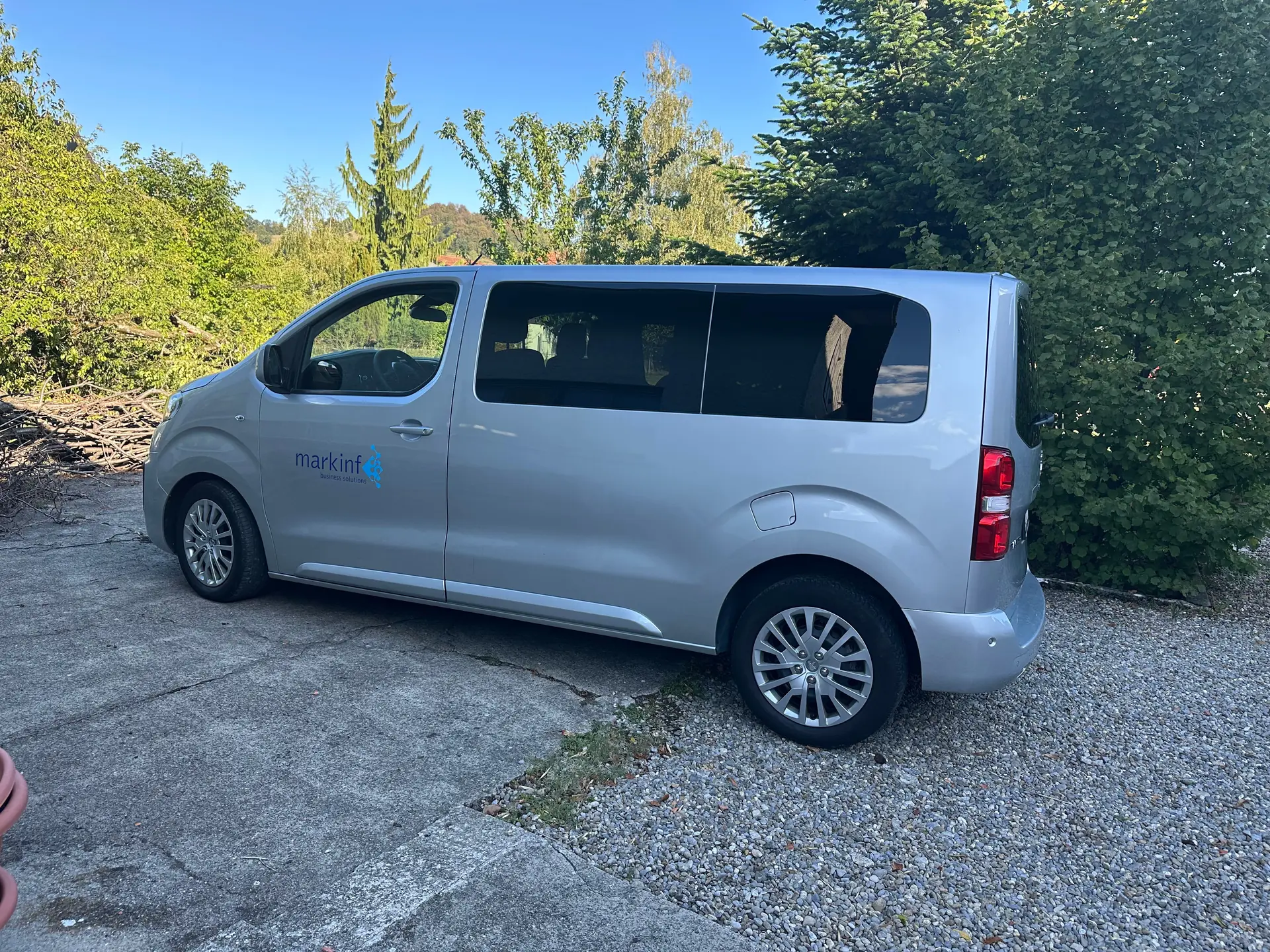 Peugeot Traveller 2.0 BlueHDi Business — Monospace 9 places, faible kilométrage — vue extérieure