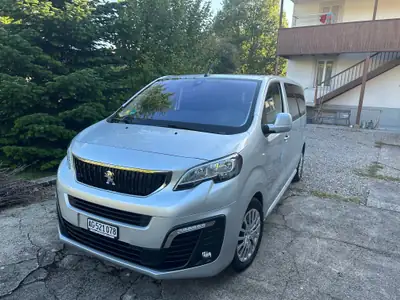 Peugeot Traveller 2.0 BlueHDi Business — Monospace 9 places, faible kilométrage — intérieur