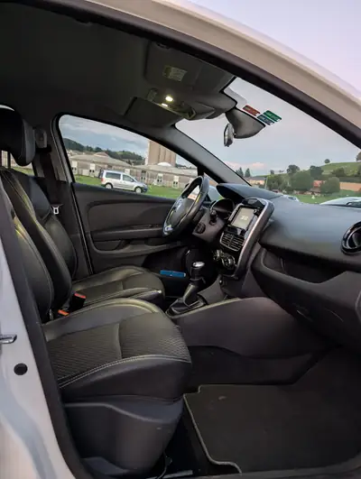 Renault Clio 1.2 TCe 120 — Citadine dynamique, 140 000 km, entretien suivi — interni