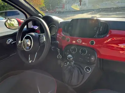 Fiat 500 1.0 Hybrid Red 2022 — Citadine maligne à faible consommation — tableau de bord