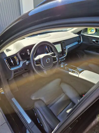 Volvo V60 2.0 T6 TE Ultimate Dark eAWD — Break hybride rechargeable, 59'000 km seulement — intérieur
