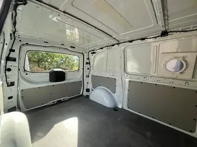 Mercedes-Benz Vito 116 GTI 4×4 — Fourgon polyvalent diesel, traction intégrale — intérieur