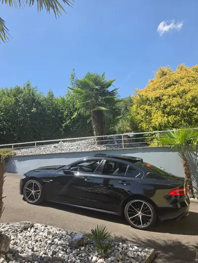 Jaguar XE 3.0 V6 S/C S — Berline sportive surcomprimée, 340 ch et design premium — Seitenansicht