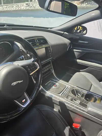 Jaguar XE 3.0 V6 S/C S — Berline sportive surcomprimée, 340 ch et design premium — Armaturenbrett
