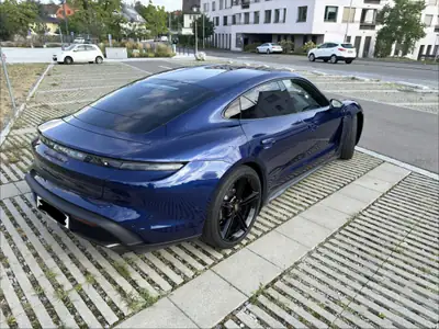 Porsche Taycan Turbo S — Berline électrique haute performance, 32'000 km seulement — intérieur