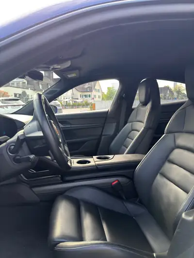 Porsche Taycan Turbo S — Berline électrique haute performance, 32'000 km seulement — Miniature 8