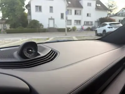 Porsche Taycan Turbo S — Berline électrique haute performance, 32'000 km seulement — Miniature 10