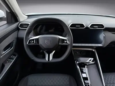 MG ZS 1.5 HEV Comfort 2025 — SUV hybride économique, seulement 3300 km — Miniatura 8