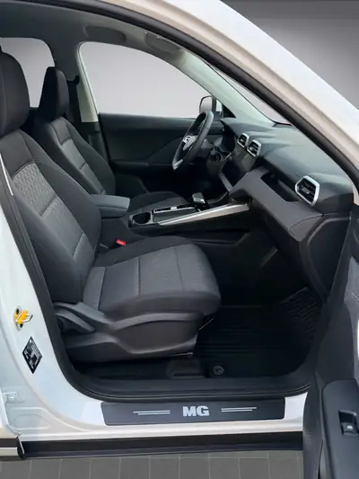 MG ZS 1.5 HEV Comfort 2025 — SUV hybride économique, seulement 3300 km — Miniatura 13
