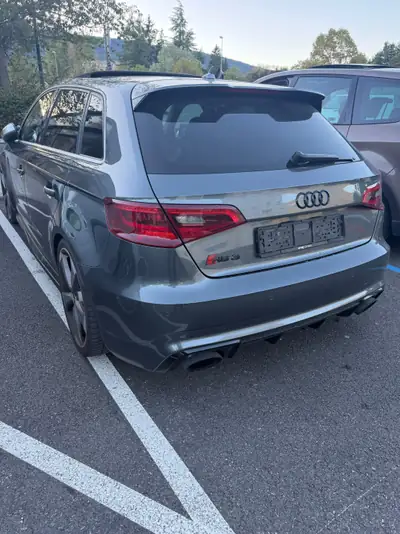 Audi RS3 2.5 T FSI Quattro — Berline haute performance, 155'000 km — vista esterna
