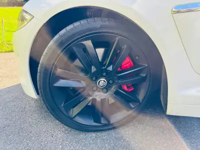 Jaguar XF 5.0 V8 S/C XFR — Berline sportive 510 ch, historique sans sinistre — tableau de bord