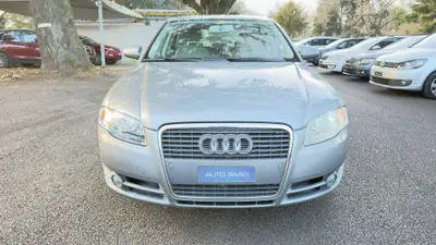Audi A4 Limousine 2.0 Turbo FSI — Berline élégante, boîte automatique, 200 ch — vista esterna