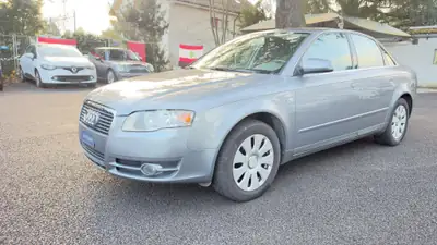 Audi A4 Limousine 2.0 Turbo FSI — Berline élégante, boîte automatique, 200 ch — vista posteriore
