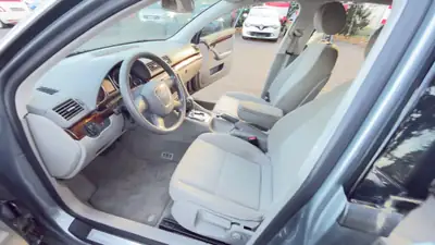 Audi A4 Limousine 2.0 Turbo FSI — Berline élégante, boîte automatique, 200 ch — Miniatura 8