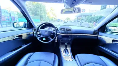 Mercedes-Benz E 220 CDI Élégance — Break diesel automatique, 229'000 km, sans sinistre — Miniatura 9