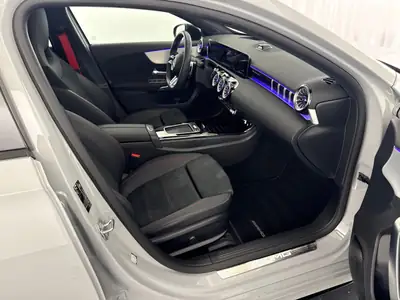 Mercedes-AMG A 35 4Matic — Berline sportive compacte, 306 ch et peu de kilomètres — Miniatur 9