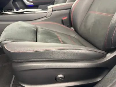 Mercedes-AMG A 35 4Matic — Berline sportive compacte, 306 ch et peu de kilomètres — Miniatur 11