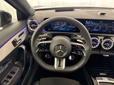 Mercedes-AMG A 35 4Matic — Berline sportive compacte, 306 ch et peu de kilomètres — Miniatur 12