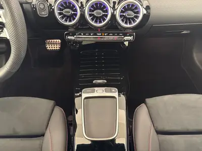 Mercedes-AMG A 35 4Matic — Berline sportive compacte, 306 ch et peu de kilomètres — Miniatur 14