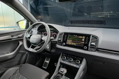 Skoda Karoq 1.5 TSI SportLine DSG — SUV compact dynamique, quasi neuf avec garantie constructeur — Miniatur 14