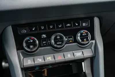 Skoda Karoq 1.5 TSI SportLine DSG — SUV compact dynamique, quasi neuf avec garantie constructeur — Miniatur 20