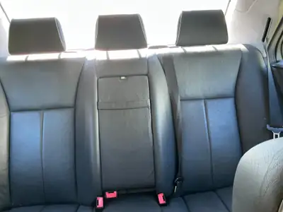 Mercedes-Benz E 320 V6 4Matic — Berline prestige allemande, seulement 91'500 km — intérieur
