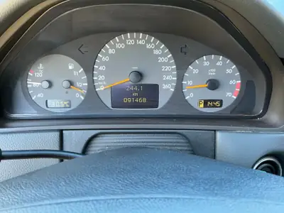 Mercedes-Benz E 320 V6 4Matic — Berline prestige allemande, seulement 91'500 km — Miniature 8