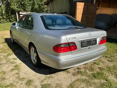 Mercedes-Benz E 320 V6 4Matic — Berline prestige allemande, seulement 91'500 km — Miniature 15