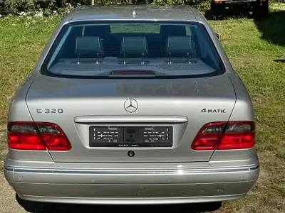 Mercedes-Benz E 320 V6 4Matic — Berline prestige allemande, seulement 91'500 km — Miniature 17