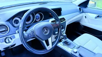 Mercedes-Benz C 180 Avantgarde — Berline break élégante, moteur fiable 156 ch — Miniatur 14